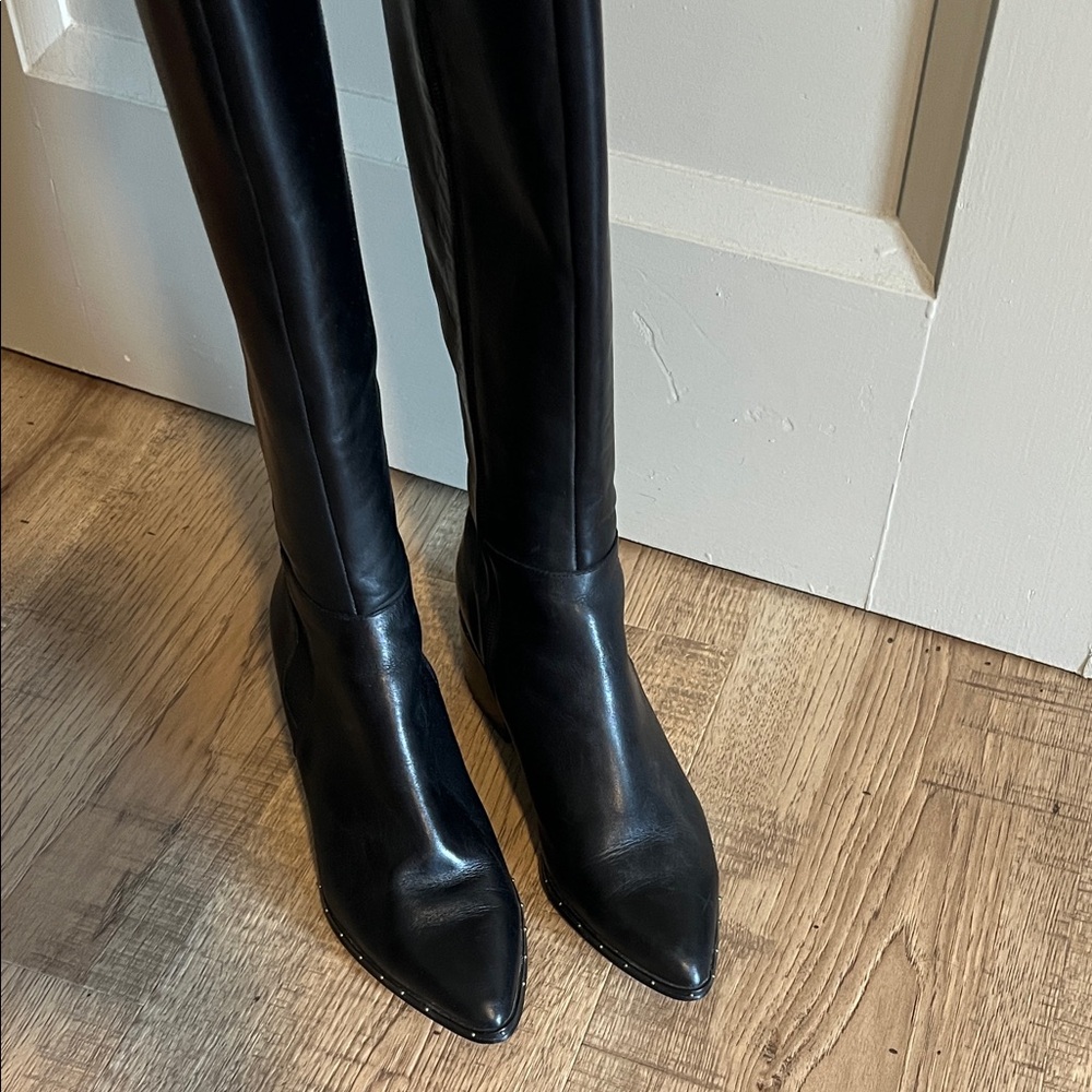 Sleek Black Knee Women's Boots
